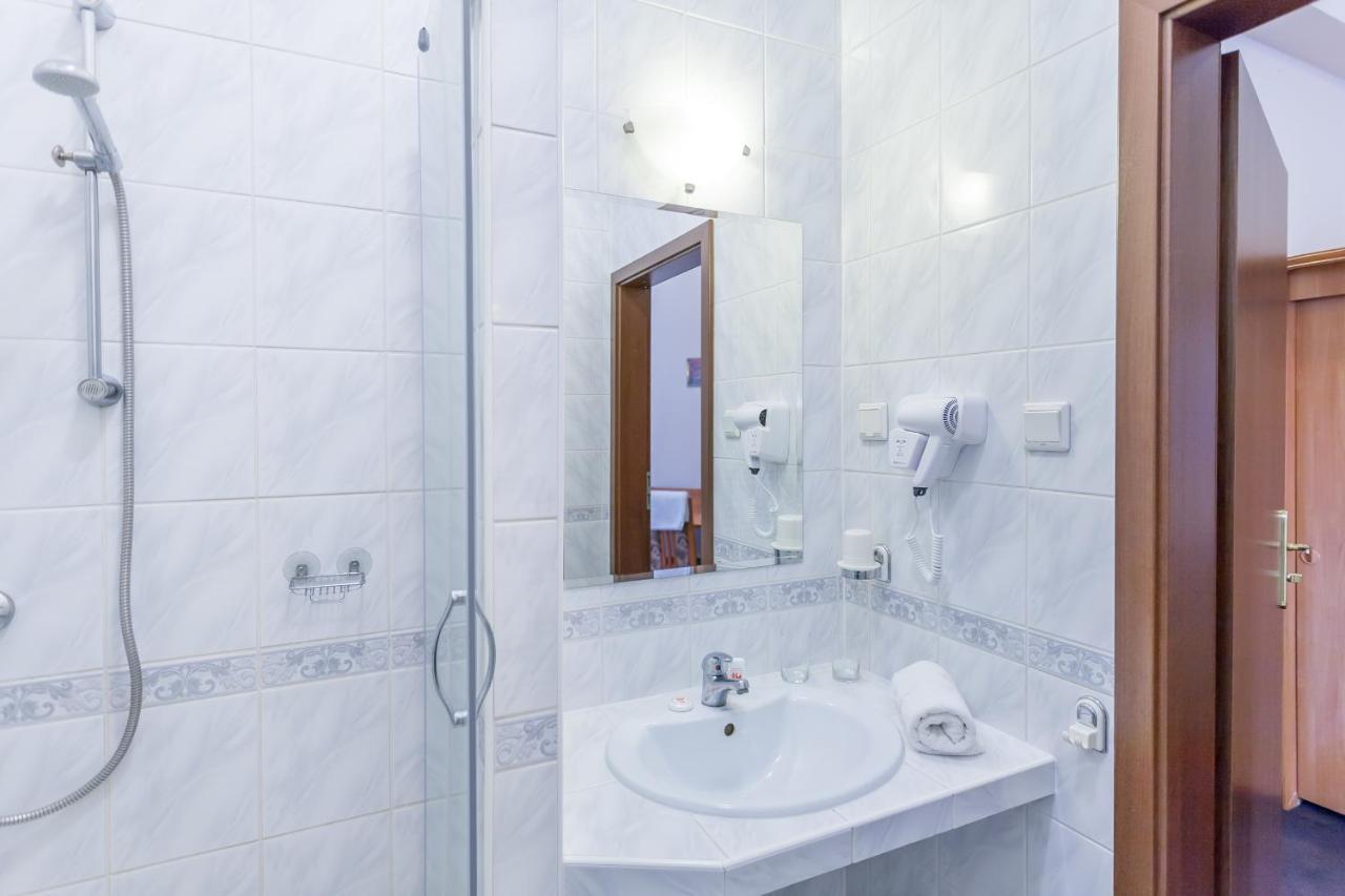 Hotel Mikulski Gliwice Buitenkant foto
