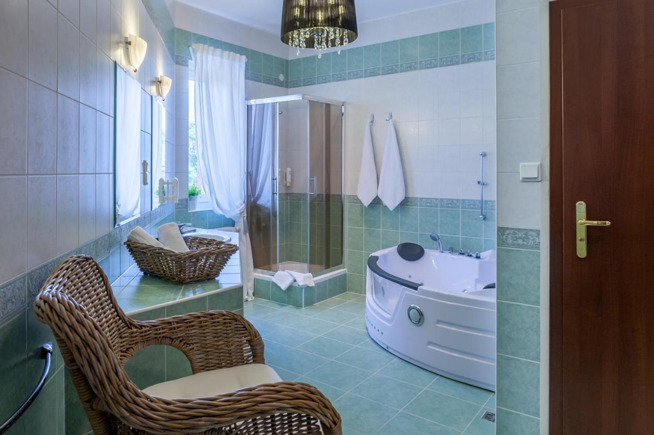 Hotel Mikulski Gliwice Buitenkant foto