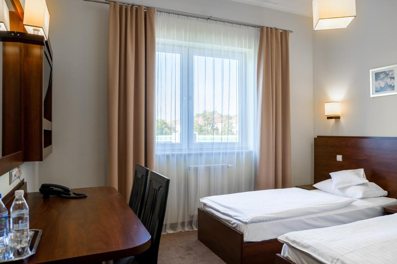 Hotel Mikulski Gliwice Buitenkant foto